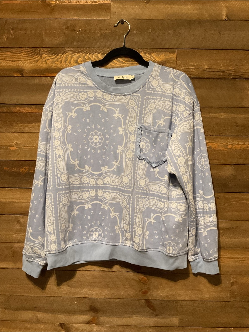 Taelynn Women’s Light Blue Bandana Crew Neck Sweatshirt Size Large